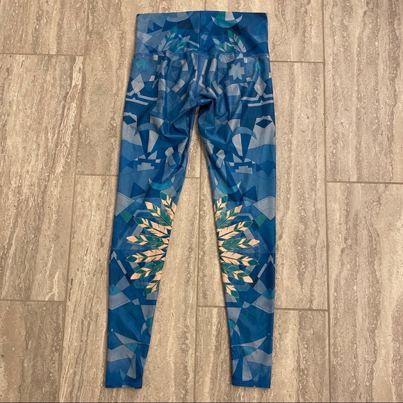Teeki Lightening in a Bottle Blue Feather Leggings - Picture 4 of 10